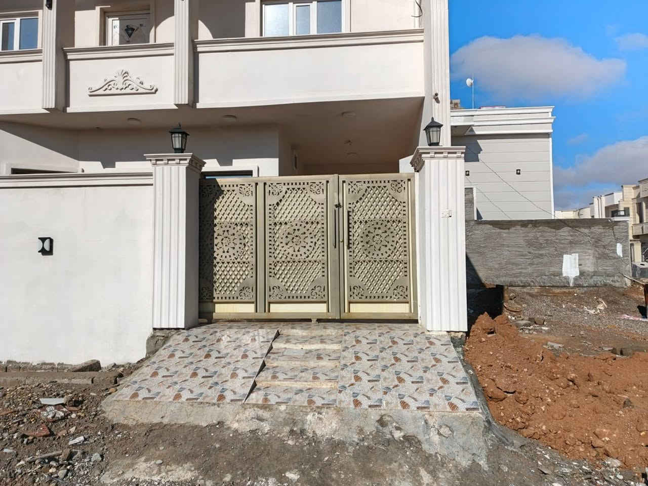 🏡 للبيع دار سكني – تكريت / الديوم (التصنيع)📍 الموقع: بالبداية – قرب شارع 60
📐 المساحة: 100 متر مربع
🛣 شارع القطعة: 12 متر

✨ المميزات:
 • بالبداية وجوا السوك
 • موقع حلو ومطلوب
 • مناسبة للسكن أو الاستثمار

💰 السعر: 83 مليون
🔻 تستلم سند باسمك 

📞 للاستفسار:
***********
***********
