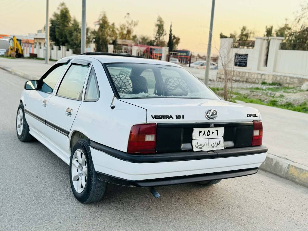 ئۆپل ڤیکترا ١٩٩٢ مەکینە ١٨ گێر عادی گێر و مەکینە بەشەرت چوار تایەی و ویلی نوێی لە ژێرە توندو تۆڵە بێ مەسروفە سەنەوی تازە بەسەرچووە ٢ پارچەی بۆیاخە دەعم و لێدانی نییە 
سعر:42$
ژ.م:*********** كويسينجاك, أربيل
