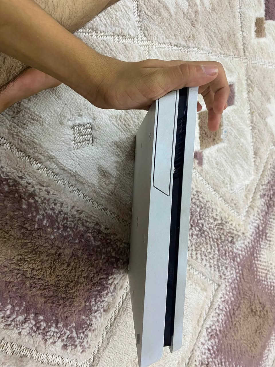 سلام عليكم 
بلي فور4 للبيع اونلاين لون ابيض مساحته 500كيكا لوك ستيكر مامفتوح ولا مصلح الجهاز نضيف جدا استعمال قليل وكامل ملحقات مع يدات عدد2 وحده اصلي وحده تجاري مع يوبسUBS ولعبه ديفل
السعر 250 وبيه مجال


**إذا كنت صاحب هذا الإعلان وتريد حذفه لأي سبب، رجاءا أرسل رسالة إلى الدعم الفني**