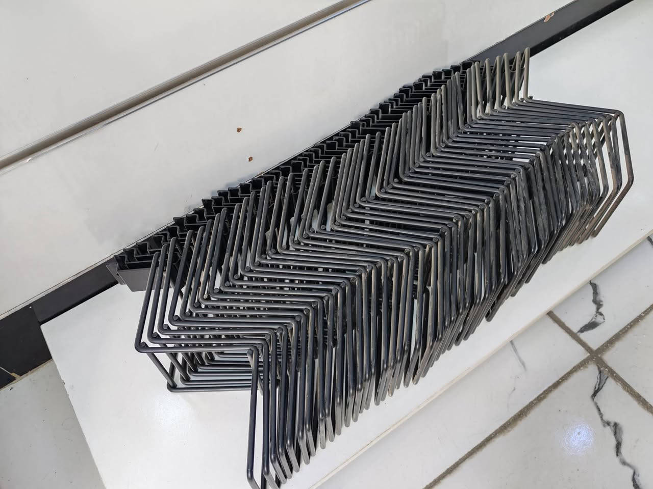 السلام عليكم من رخصة الادمن عندي هاي غراض محل تعاليك واستاندات عدله صجمة مائل وستاند مائل مقوس صجمة ان دي اف  وتعاليك شالات مع تعاليك شحاطات مع تعلاكة ملابس بيظه وتعلاكة ملابس حديد مغلفه مطاط درجة اولى اللي يعجبة يدخلي خاص ماسنجر او رقمي واتساب  والاسعار كلش مناسبة مكاني بغداد  *********** واتساب  مع كرسي عرض احذية
