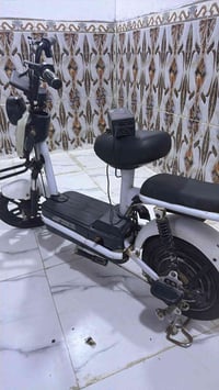 دراجة كهربائية • يحتاج بطاريات