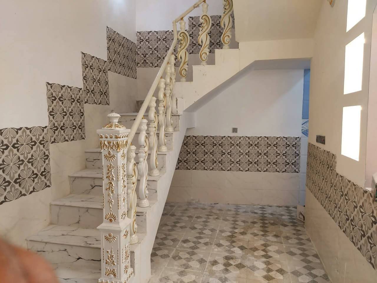 بيت 🏠 للبيع مساحه 50متر طابق ونص مجمع ذالفقار سكني قرب سيد اسماعيل سند 25قرار محكمه السعر 53مليون 
اتصل ***********
