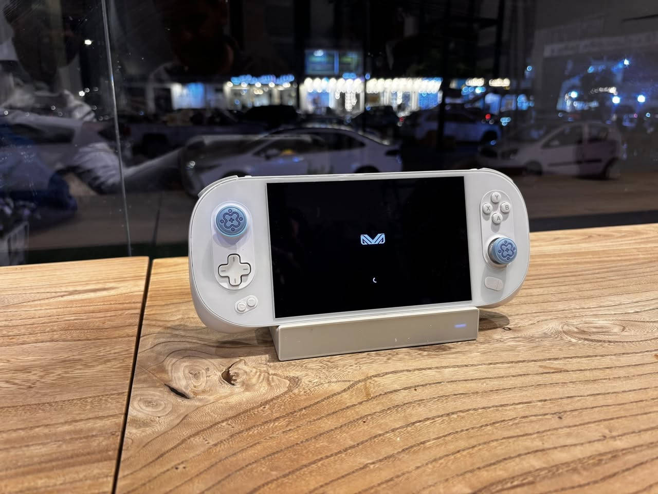 AYANEO 2S للبيع  
الجهاز بحالة ممتازة جداً ونظيف، مناسب للألعاب الثقيلة والـ PC Gaming المحمول.

المواصفات:
- Ryzen 7 7840U
- RAM 64GB
- SSD 2TB

المرفقات:
- شاحن شاومي أصلي 90W

السعر:
1,000,000 دينار عراقي

للتواصل:
***********
