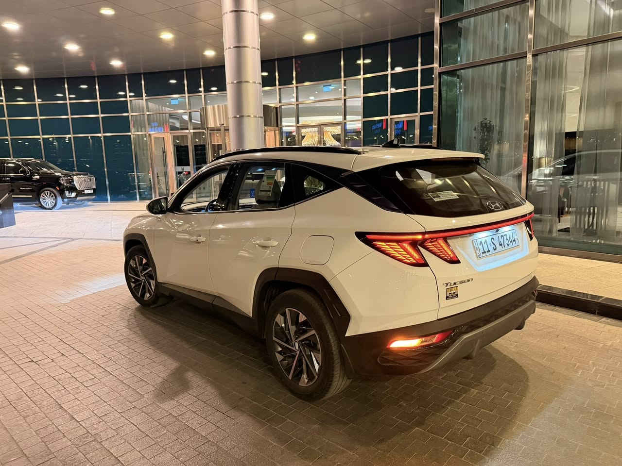 السلام عليكم

للبيع توسان 2023 وارد خليجي

اللون: أبيض

المحرك: 2000

رقم بغداد

ماشية ٤٦ الف 

المواصفات

فول  
بانوراما

• كراسي كهربائية

• حساسات أمامية وخلفية

• بصمة (عدد 2)

• ويل كروم

• دخول ذكي

• هاند بريك بصمة

• ثلاث أنظمة قيادة (Eco / Sport / Normal)

• شاشة آيباد

• شاحن وايرلس مع منافذ USB أمامية

• قطعتين تبريد

• تحكمات ستيرن من الجهتين

• برادات خلفية

• الجام أوتو

• مثبت سرعة

• مرايا شفط

• لايتات أمامية LED فول

• زينون أمامي وخلفي

ملاحظة المحرك مفتوح ومجفت تجفيت مضبوط

السياره بدون اي نقص 

العنوان بغداد 

السعر ١٩٨ وبيه مجال بسيط . 

الرقم ***********
