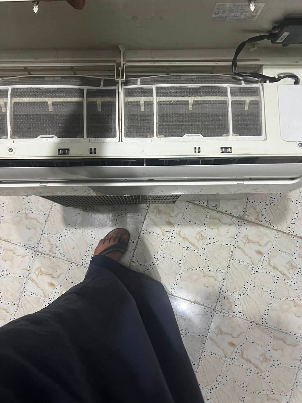 السلام عليكم للبيع 1 طن نظيف كلش وماداخل تصليح كامل الملحقات مع الريمون والغز فقط شد مكان كربلاء لااستفسار ***********
