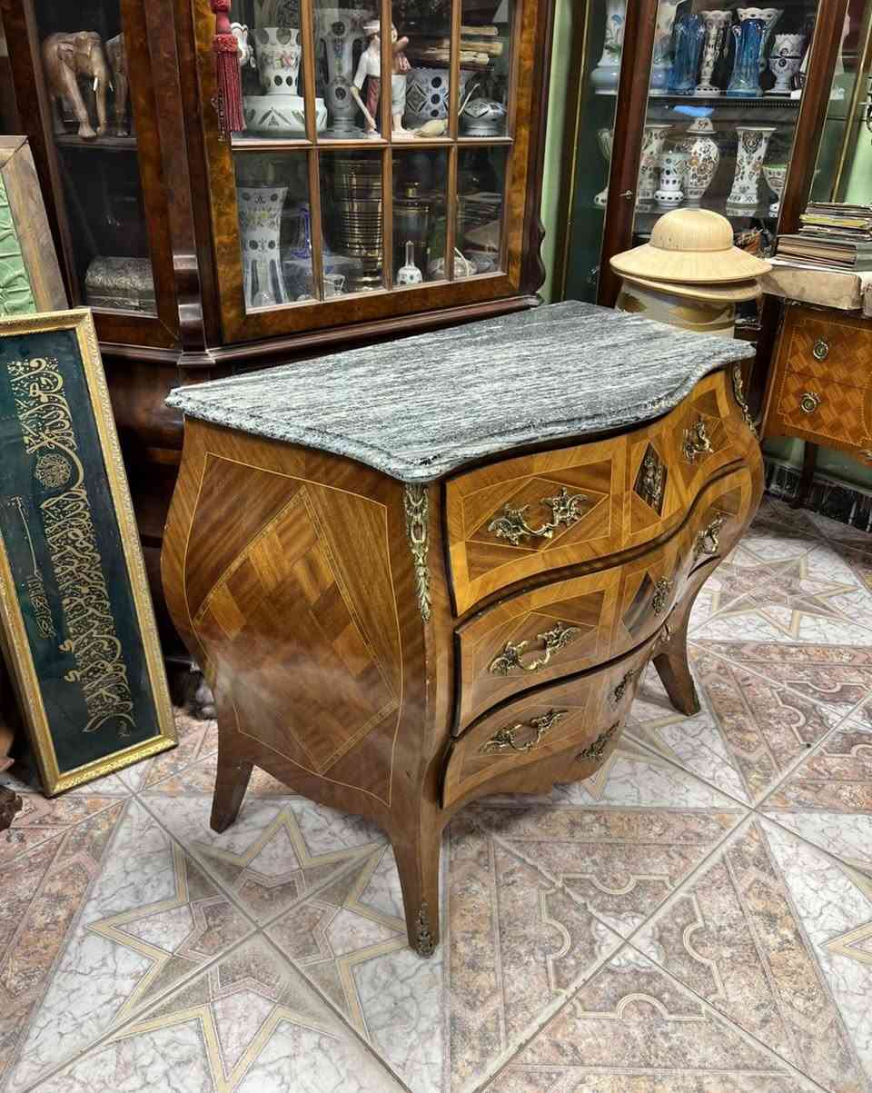 بايو فرنسي انتيك نظيف 100‎%‎ خشب صاج وتطعيم برونز والوجه مرمر 
*العنوان:بغداد الكسره قرب ملعب الكشافه داخل السوق الشعبي 
*للحجز والاستفسار عن الاسعار يرجى التفضل على الخاص ومراسله الصفحه او الاتصال على الرقم. ***********
*يوجد توصيل الى كل محافظات العراق 
*يرجى التاكد من الطلب قبل مغادره المندوب
#antique #انتيكات #تحف #نوادر #راديو #اثاث #كريستال #زوالي #كلاسيك
