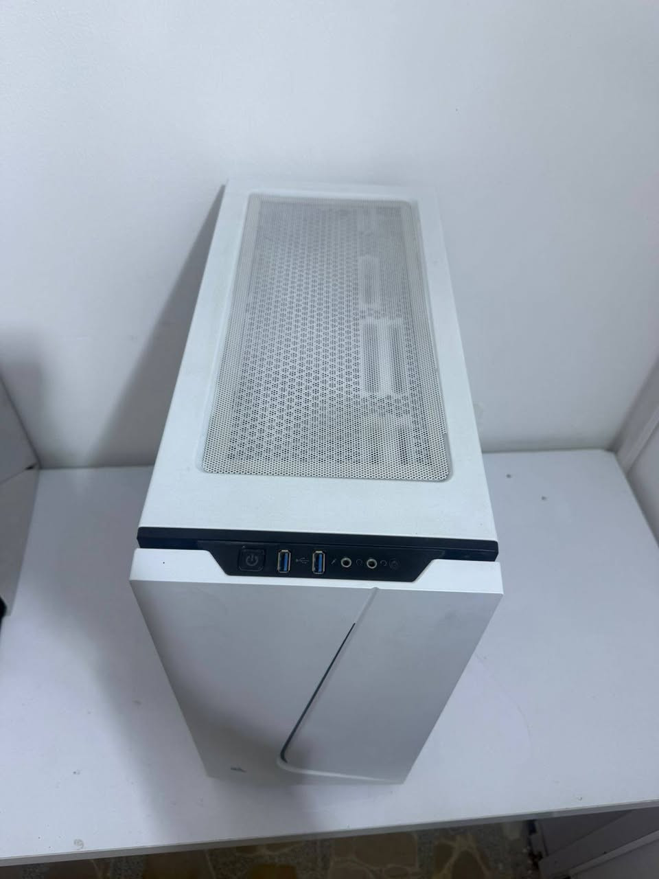 السلام عليكم
كيس Corsair ابيض سعرة 75

كيس msi اسود عدد 3 سعر الواحد 50

كيس DeepCool اسود سعرة 50

كارت شاشة ASUS GTX 1650 4GB سعرة 145

حلة حي الامير شارع الاقمشة
 الأستفسار***********
