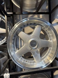 ويل كب حجم 17 تو سايز OZيرهم  مرسيدس للبيع ومراوس السعر: 330 دولار وبي...