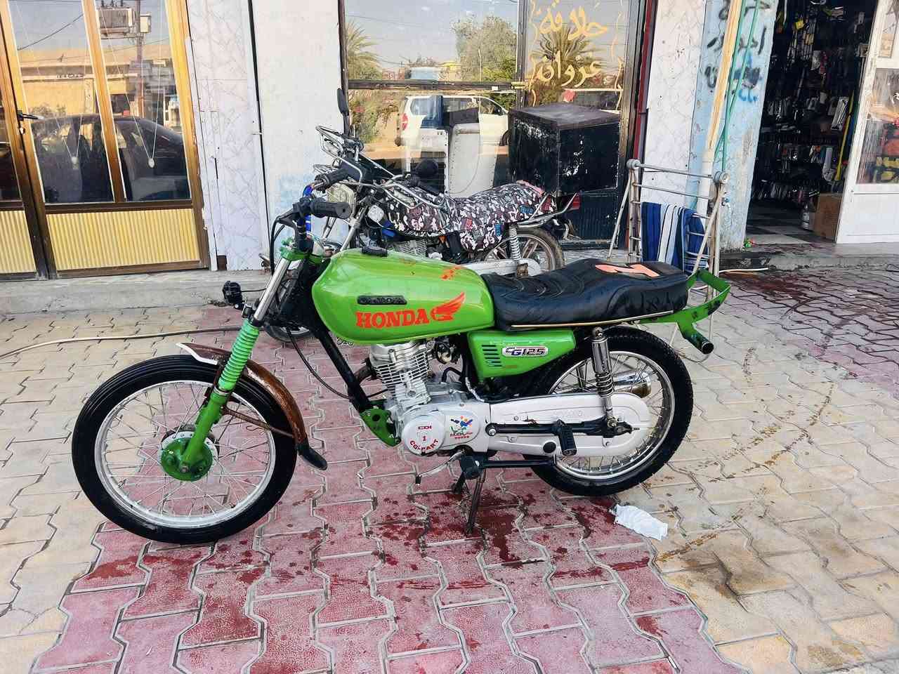 السيديه للبيع نضاف فول محرك صوته دمع شرط  لا ينكط دهن ولا نفخ ولا صرف ترايك ع موصل مال جناي الموطور مكاني كياره رقمي ***********السعر 350

