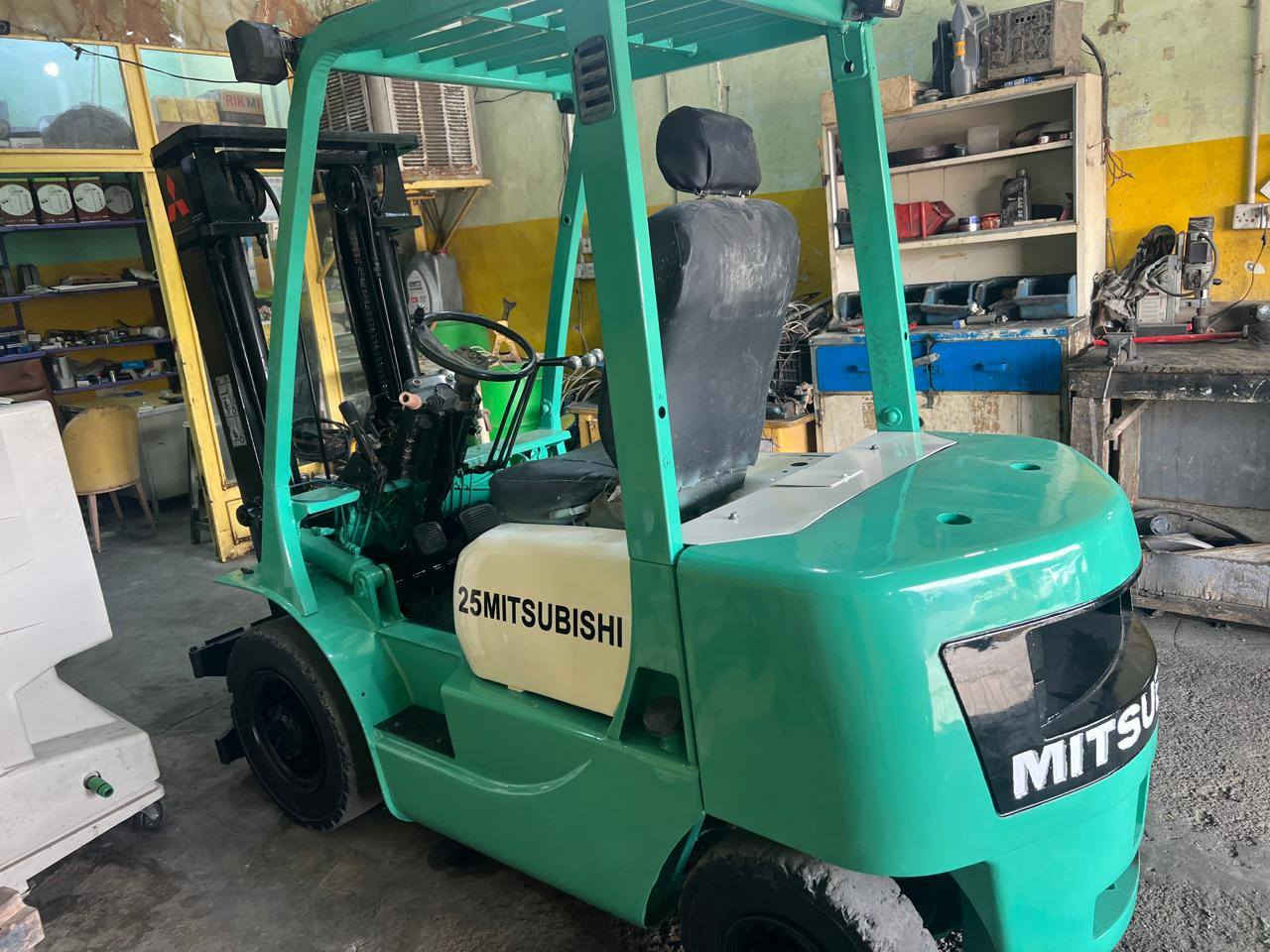 سلام عليكم
رافعه شوكيه للبيع 3 طن 2 سلايت 3 حركات  مكينه بلاديه صبغ جماليه فقط كهربائيات فول شغاله حركات سريعه مكانها. واسط الكوت للاستفسار
 ***********
***********
