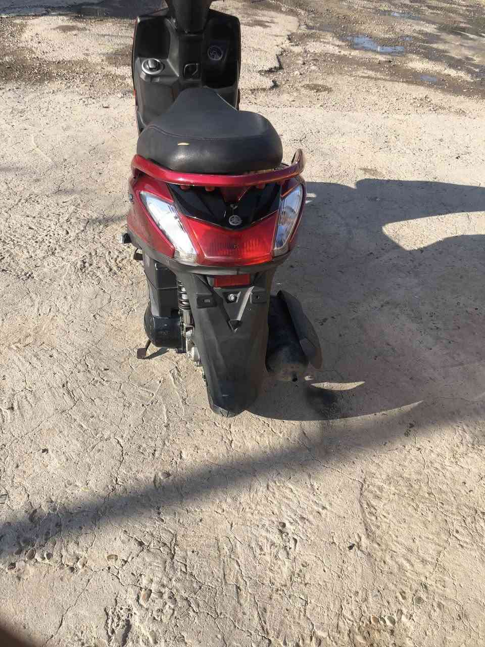 السلام عليكم دراجة للبيع اكزز Z (140)ياباني قبق نفخ ستان كهربائي  سكليتر خطين الدراجة مكينتها ناعمة لا نضوح ولا تبخير ولا طسه كل كهربائياتها شغالة السعر (1150 ) وبيها مجال بكاني غزالية (***********)
