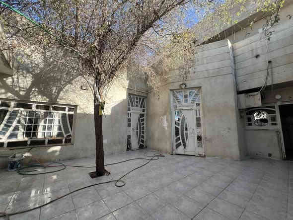 يت البيع قاطين منطقه دور الدواجن مقابل السيطرة البحريه
نوع العقار  طابو صرف 
مساحه البيت220

يحتوي الطابق الاول 
ديوان ٩في ٤
غرفه نوم ٤ في ٤ 
غرفه ثانيه ٤في ٤ 
غرفه ثالثه ٤ في ٣ 
مطبخ ٤في ٥ 
صحيات ٣ حمامات 
طابق ثاني يحتوي على 
غرف منام ٢ 
وحد ٨ في ٤ نظام سويد 
وثانيه ٦ في ٤ 
جميع الخدمات متوفر مجمع طبي مدراس 
والمنطقه ظمن مشروع  شركه نرجس هاي سنه تدخل  
السعر ١٨٥ بي مجال
***********
