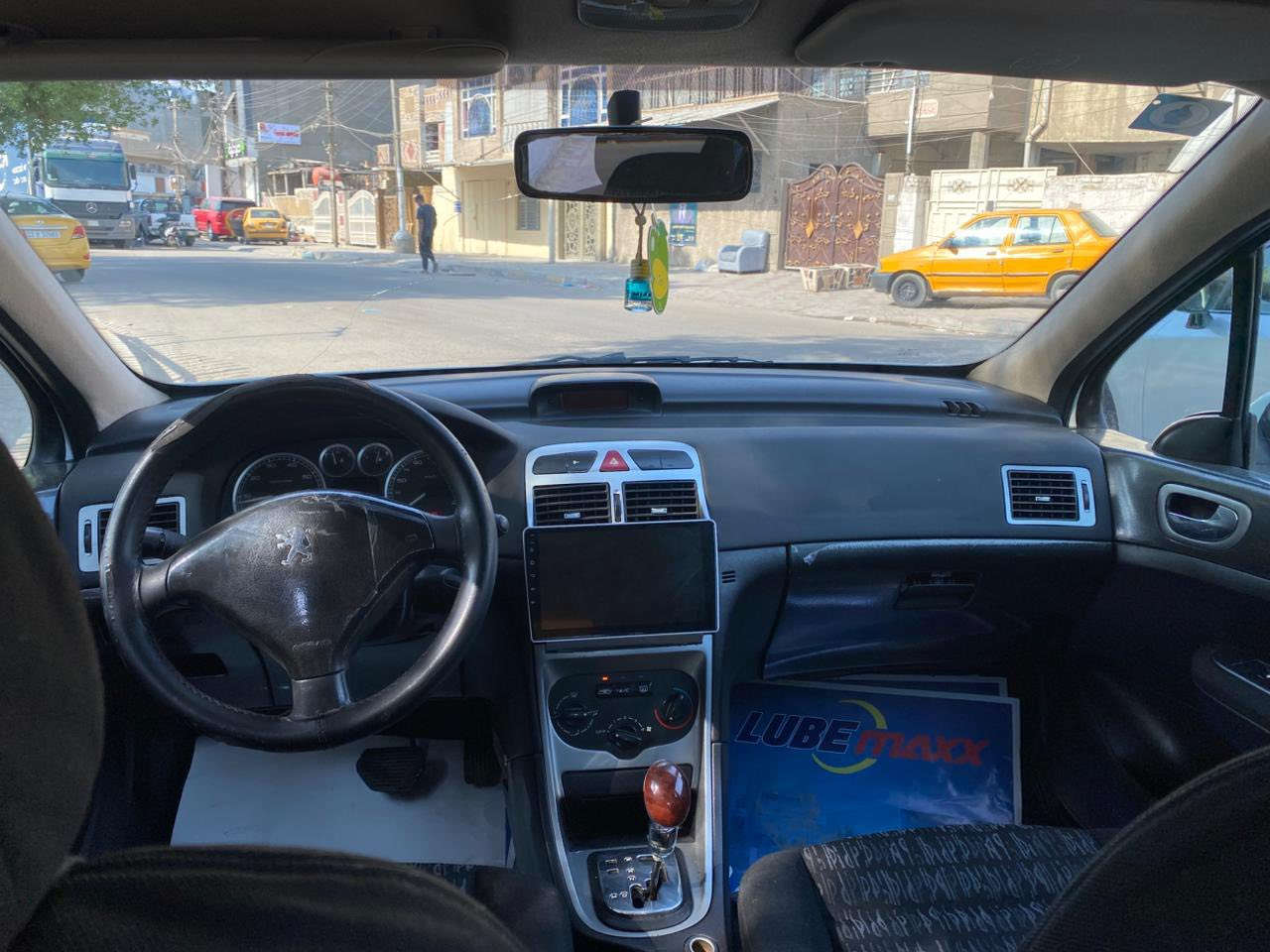 سلام عليكم بيجو فرنسي 2005 بيها نقص فقط ضربة بالجاملغ الايسر للسايق السيارة جاهزة من كلشي مكاني البلديات السعر 55 $ رقمي ***********
