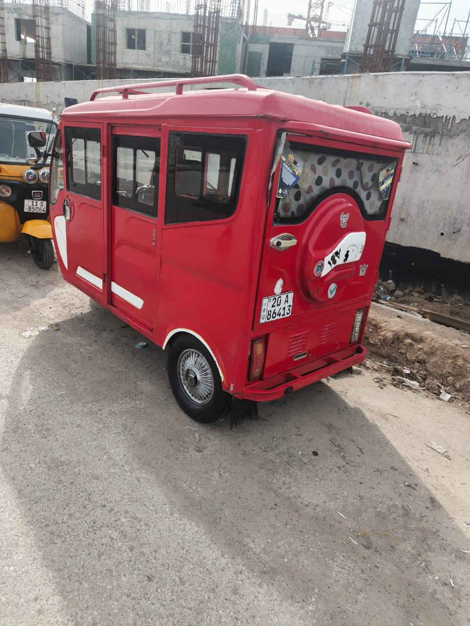 السلام عليكم تكتك كامله خير من الله شلعه كهربايات كله شغال خير من الله مرقمه بسمي  بوجهك لشارع مكينه خير من الله مكاني ديالئ رقمي ***********السعر4مليون وبيه مجال حك الجيه
