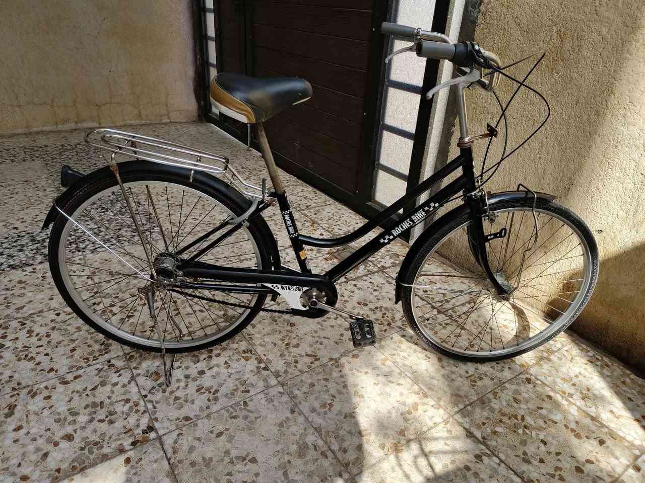 السلام عليكم بايسكل للبيع  او مراوس ب 27عكرب بداله 3 كير تايرات جدد بريكات وره كدام يشتغلان مابي نقص حجم 26 السعر ب 60الف بي مجال


**إذا كنت صاحب هذا الإعلان وتريد حذفه لأي سبب، رجاءا أرسل رسالة إلى الدعم الفني**