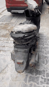 دراجه بريز شغاله شوفت عينك ابيع كوم حديد 
بكاني الحريه السعر ٢٥٠
***********
