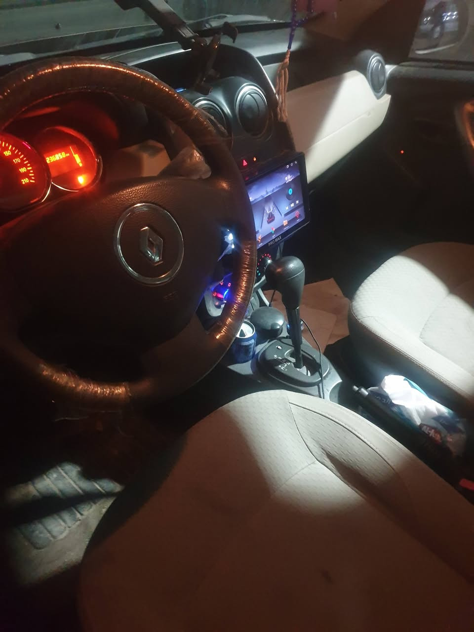 رينو داستر 2016 بغداد
مكينة 2000 
كير مكينة مكفولات 
تبريد تدفئة 
تحكمات ستيرن 
مثبت سرعه 
مانع انزلاق 
تخم تاير جديد 
٣ قطع صبغ فقط بدون دواخل 
تحويل مباشر 
اريد مراوس باجيرو من 2002 الى  2007 
*********** 
مكان السيارة بغداد
