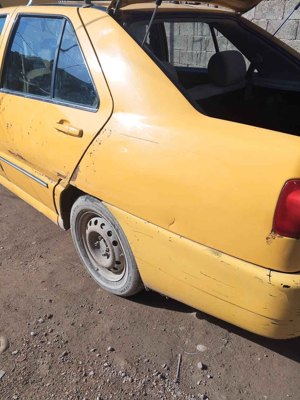 السلام عليكم شيري كوين مديل 10 سنويه لل 30 رقم انكليزي بغداد سياره جديده نضيفه السياره بسمي كلشي جاهر مكينه ابلاديه صدر جديد كشر ابلادي ماعده طخه خفيفه يرادلها فقط دوشمه  مكان بغداد السعر 25  للاستفسار ***********
