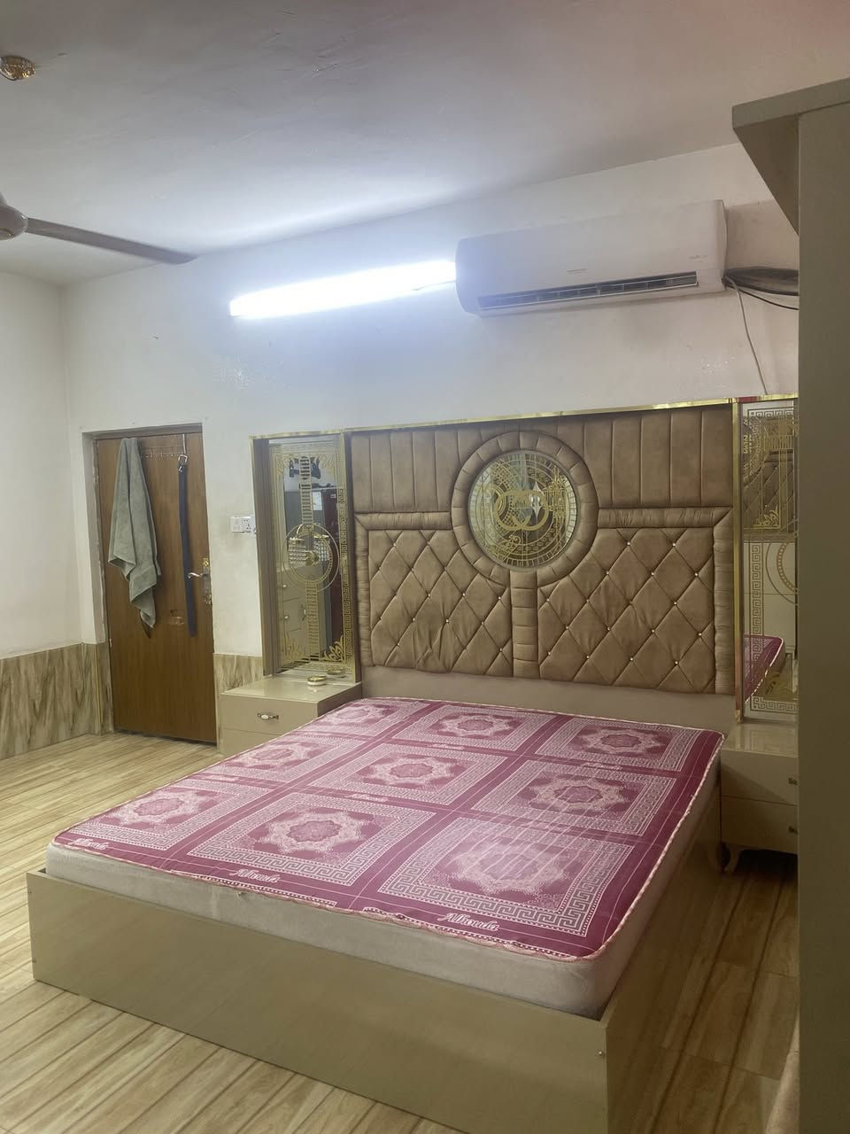 السلام عليكم اكو غرفه تركي للبيع مستخدمه شي قليل السعر مليون وبي مجال


**إذا كنت صاحب هذا الإعلان وتريد حذفه لأي سبب، رجاءا أرسل رسالة إلى الدعم الفني**