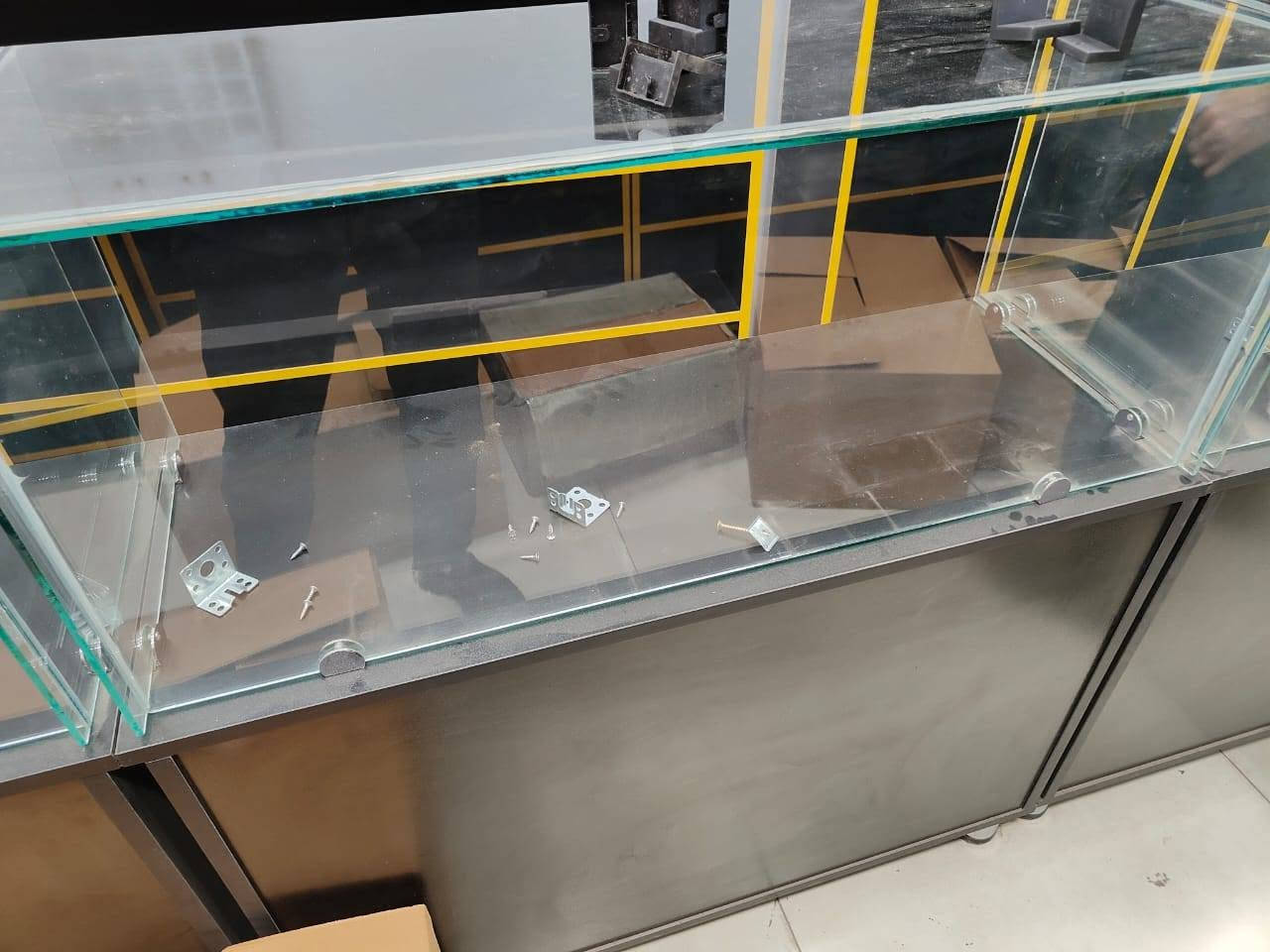 سلامٌ عليكم
فاترينات وميز MDF للبيع مستعمل

رايدهن بسعر مليون و200 الف

القياسات حسب الارقام الي بالصورة

( 1+2) الارتفاع مترين والعرض متر
( 3) الارتفاع مترين والعرض 60
( 4) فاترينة تعليگ، الارتفاع 97 والعرض 1.75 متر
( 5) فاترينة تعليگ الارتفاع 1.10 والعرض 1.20 متر
( 6) سطح الميز ارتفاعه 75 واعلى ارتفاع متر والعرض 1.20 متر والعمق 60
( 7) فاترينة تحتاج تثبيت وبيها ارجل الارتفاع مترين والعرض 60
( 8) ارتفاعه لنهاية الجامة متر و12 والعرض متر من الداخل مقسوم برف الى نصفين عددهن 3 قطع

للتواصل على الخاص او على الرقم
***********
عنواني بغداد/ طي
