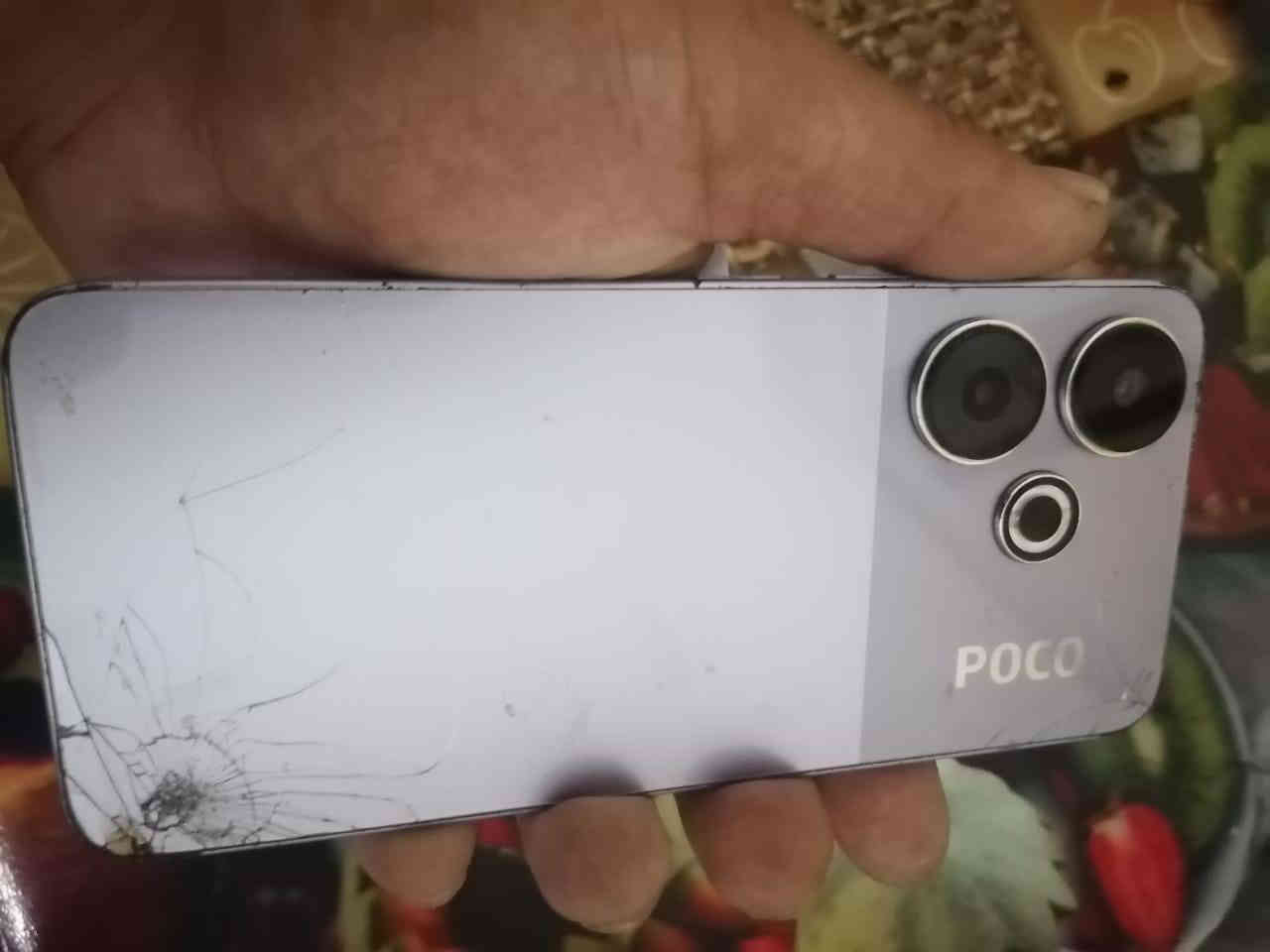 للبيع بوكو M6ذاكرة 256رام8كلوشرط استعامل شهر ونص فقط الضهر شويه مكسور السعر 100بي مجال حك جيتك او مراوس ***********
