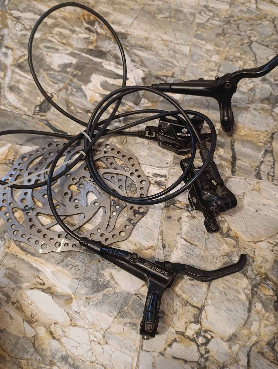 غراض مفتوحات من بايك (ايزل) معروف كلش مو امزون
بطيخات امامي خلفي ايزل مع بكره شيمانو ٧ حلقات
عكرب شيمانو الاصلي ايزل
يدات مع فلنجات نضام دسكات اصلي ايزل 
ابيع شلع اخوان لا تراسلني أو تتصل ع حاجه بس شلع 
تزويد برأسه خير 
٨٠ الف .
مكاني حي اور 
***********

