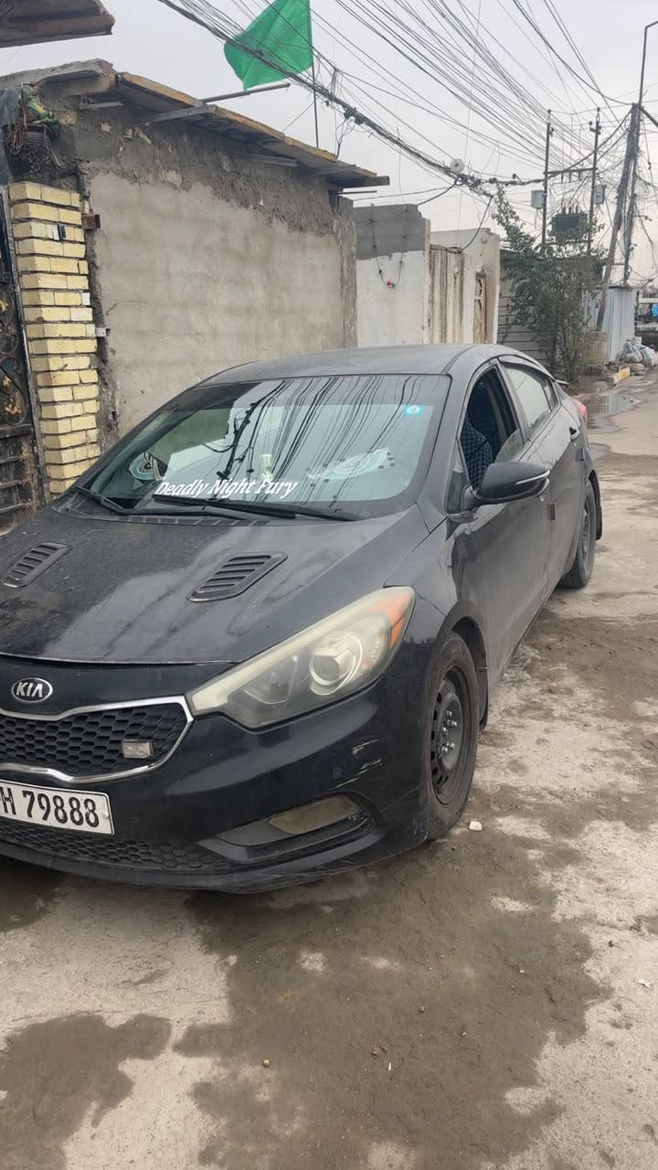لسلام عليكم 
كيا فورتي موديل 2016 
السياره نضيفه واني معتني بيه 
محرك 2000 دوش 
سياره بيه بنيد اخذته وراجع نفسه 
وبيه بلباب الخلفي ضربه وسويته اني نضربت عندي 
تبريد تدفئه كامله وتحكم ستيرن 
شادله شاشه اصليه وعندي شاشته البلاديه هم 
رقمه بغداد انكليزي الجديد سنويه وهزه جدد 
السياره ب اسمي تحويل مباشر 
رايده ب105 اتصل وتدلل  والرقم بي واتساب 
***********
