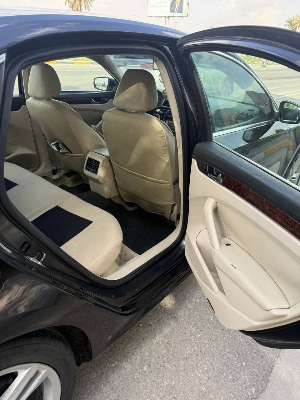 فولكس واكن باسات ٢٠١٣ 
رقم بغداد انكليزي بسمي سنويه وهزه جدد 
سياره جديده ع ايدي ماشيه ١٥٥ الف كليو 
محرك ٥ سلندر ٢٥٠٠
السياره خليجي استلام شركه فول مواصفات ولحد يكلي شنو مواصفاتهه فول حته دمام بيهه بلات 
كير ومحرك بشرط 
تبريد تدفئه بشرط 
صدر امامي خلفي جديد
تخم تاير ياباني جديد 
لايتات بلوجكترات عدسه زنون دوار مع ستيرن داينمكً
داخل سياره جديد 
داخل البنيد جديد 
داخل صندوكً جديد 
بيه ٣ قطع رش فقط  اثر شخوط متعمده رش فقط رش ومصورهن قبل صبغ 
سياره جديده وجاهزه من كلشي وترايك ال المانيا 
مكان سياره بغداد جديده او المنصور 
رقمي متوفر واتساب 
***********
