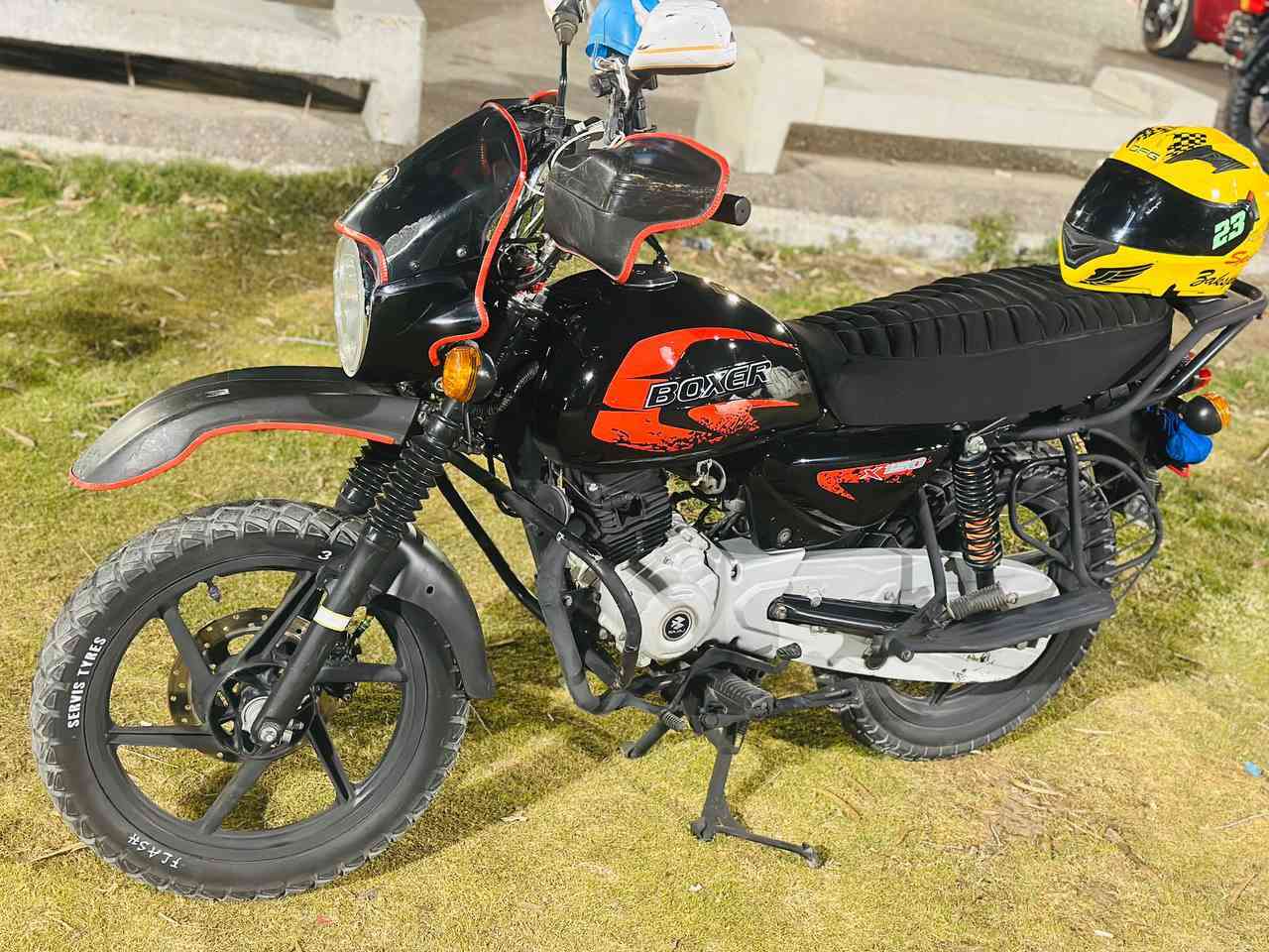 اللسلام عليكم 
بوكسر ٢٢ الواقع احلا من الصوره مرقمه وباسمي تحويل ثاني يوم  ماشيه ٢٠الف
مجفته شركه لاتنقيص ولاتبخير، دهن امزويل
دراجه وضع الشركه كلها شغاله ماتخسر عليها شي
لوحاتها يم المرور ويالتحويل تستلم لوحات 
السعر ٢١٥٠ وبيها مجال مكاني بغدادد الامين 
***********
