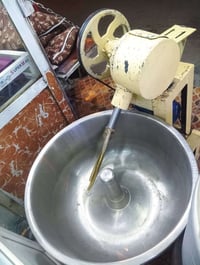عجانة للبيع مستعملة اسبوع واحد العنوان حلة الاسكان 07804342125
