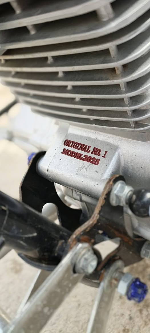 السلام عليكم دراجه ياني سيفون موديل 25 جديده ولا مفتوح ولا مدعومه محركه 200 جراند سن باب الثاني والسعر 720 رقم 🖤 الهاتف ***********👍👉
