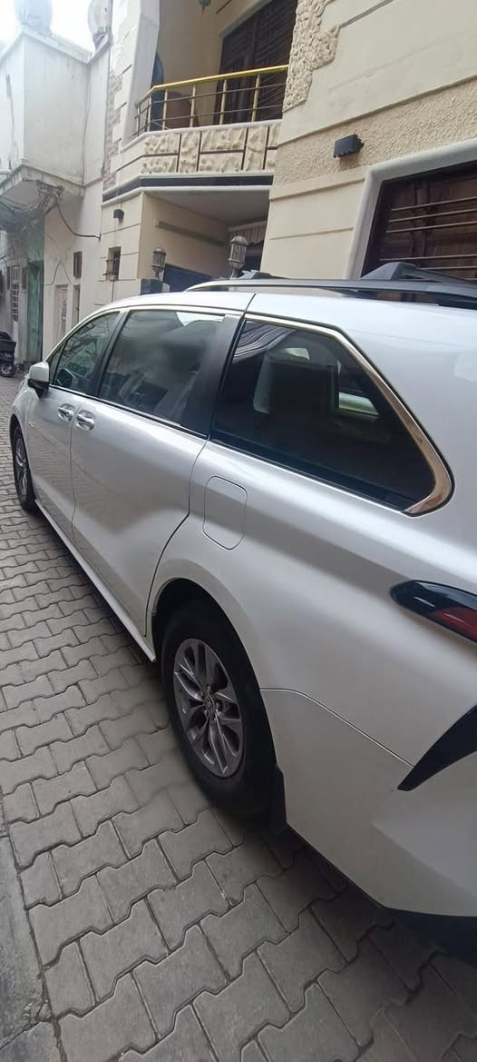 تويوتا سينا موديل  2022XLE
للبيع

رقم بغداد 
السيارة ٧ راكب يعني عائلية و كشخة
بيهه جاملغ خلفي معدل ومصبوغ وجنطه مبدله نفس الون بدون ايرباك 
ورقم الشاصي موجود بالصور الي يحب يتأكد 

1-السيارة بصمه تشغيل او وياها بصمات عدد 2 اصليات
2-حساسات أمامي و خلفي 
3-رادارات امامي خلفي 
4-شحن وايرليس
5-دخول ذكي 5 بصمات 
6-أبواب سلايت كهرباء جنطه كهرباء  
7-فتحه
8- شاشه كبيره  
9-ويل كب 
10-كشنات جلد
11- شاشة عرض كبيرة لعرض الاعطال بالدشبول
12-اشاير بالمري 
13-البيبان تفتح وتغلق بالرجل حساسات بالدوسه
 14-اضائه LED
15-كشنات كهرباء
16-داخل رصاصي
17-محرك ،2500 هايبرد
18-لايت و بك لايت لد 
19-سايد بريك بصمة
20-سسستم صوت 
21- وبعد بيهة هواي مواصفات بس اهـم شي السيارة جديده وبجم بلادي وبدون ايرباك

الاتصال او المراسله 
***********
مكاني بغداد ساحة عدن
