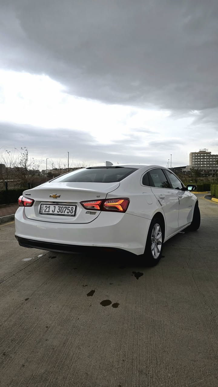 شۆفلێت مالیبۆ مۆدێل 2020 مواسەفات LT
سەیارەیەکی  تا بڵێی جوان و کەشخەو ڕاقی و گەنجانە و عایلەی

سەیارەکە زۆر تازە و جوانە هی دەستی خۆمانە و هی مەعرەز نیە 129,000 کیلۆمەتر ڕۆشتووە.
چەمەلەغی لای سەکن پێشەوە بۆیاخە ڵەگەڵ پەڵەیەک لە بۆنیتەکەی بە هیچ شێوەیەک ناوی نەگرتووە.
ئێرباگ بەس شان تەقیوە سیستەم کراوەتەوە مەزبوتە
کامل سێرڤسە تازە ڕۆنی گۆڕاوە و ٤ تایەی لۆکی لەسەرە 
سەنەوی و ڕەقەم و ژینگەی تا  2028 تازەیە 
سەیارەکە ماڵی دۆستە مەکینەی ١٥ ی تۆربۆیە برغوی بانەدراوە. بە شەرتی دار و بەرد
شەغال تەبرید مەرکەزی کوشن گەرم 
 نمونەیە لە جوانی دوو دەرگای سەکن کەمێک شوێن PDR ی هەیە چاک نەکراوە
تەحویل و خرامە بە شەرت سەنەوی بە ناوی خۆمانەوەیە
لە سلێمانیم
ڕەقەم تەلەفون : ***********

سعر : 129 گەڵاو مەعامەلەیەکی برایانە
