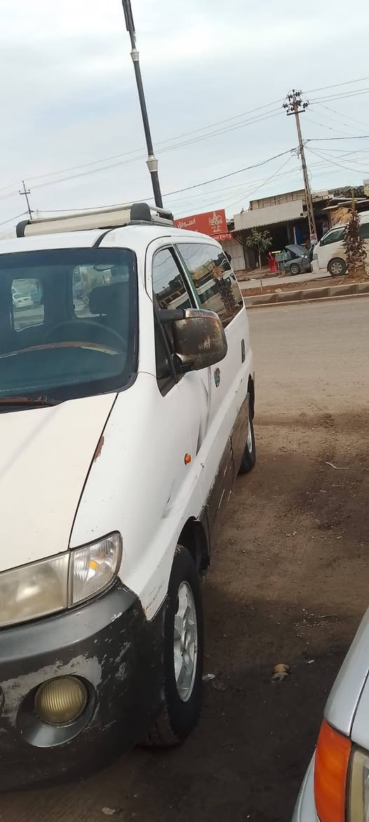 ستاریکس مودیل 2000 بترا  لون بیلادی ابیض تاخم تایر جدید محرك سوبر ابشرط وكیر و اكسل و كهربائیات ابشرط  تحويل ثاني يوم  ،سیارة نشطة مثل بانزین 
شواصي بدون خیاس  سنویة لحد 2029 شهر6 
سعر 60 
***********
***********
بی مجال لطیبین
