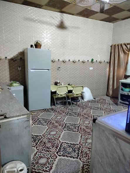 السلام عليكم 
* توفر لدينا دار سكن للبيع بمساحة 280م 
* جنس العقار طابو صرف زراعي 
* العنوان البصرة ابو الخصيب العوجه قريب جدا على الشارع العام السايدين مكان مرتب
مع توفر كافة الخدمات 

* يتكون البيت الطابق الاول كراج واستقبال وصاله ومطبخ وغرفتين منام وصحيات داخليه وصحيات خارجيه 

*الطابق الثاني غرفتين منام  وصحيات وصاله 
السعر المطلوب 140 مليون 
للاستفسار اتصل *********** وتدلل البصرة
