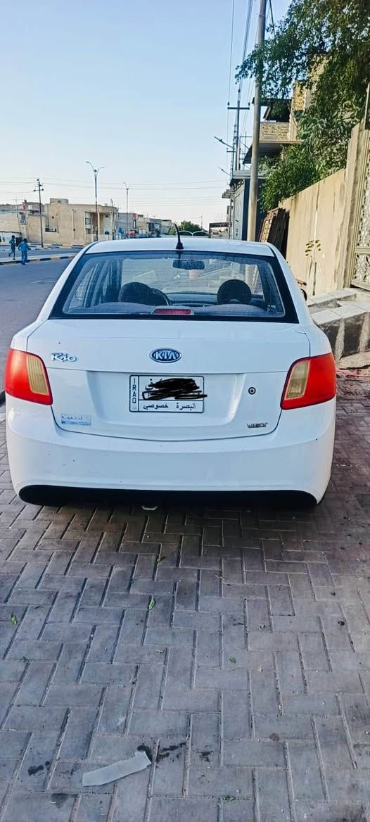 السلام عليكم كيا ريو موديل 2012 مكفوله من الضربه والتبديل 
السياره جاهزه حداده كير مكينه تبريد تخم تاير. 
السعر 65$ وبيها مجال 
علمآ البيع فقط وكاله من راعيها 
للاستفسار اتصل ع الرقم انه مكلف بنشر 
*********** البصرة, العراق
