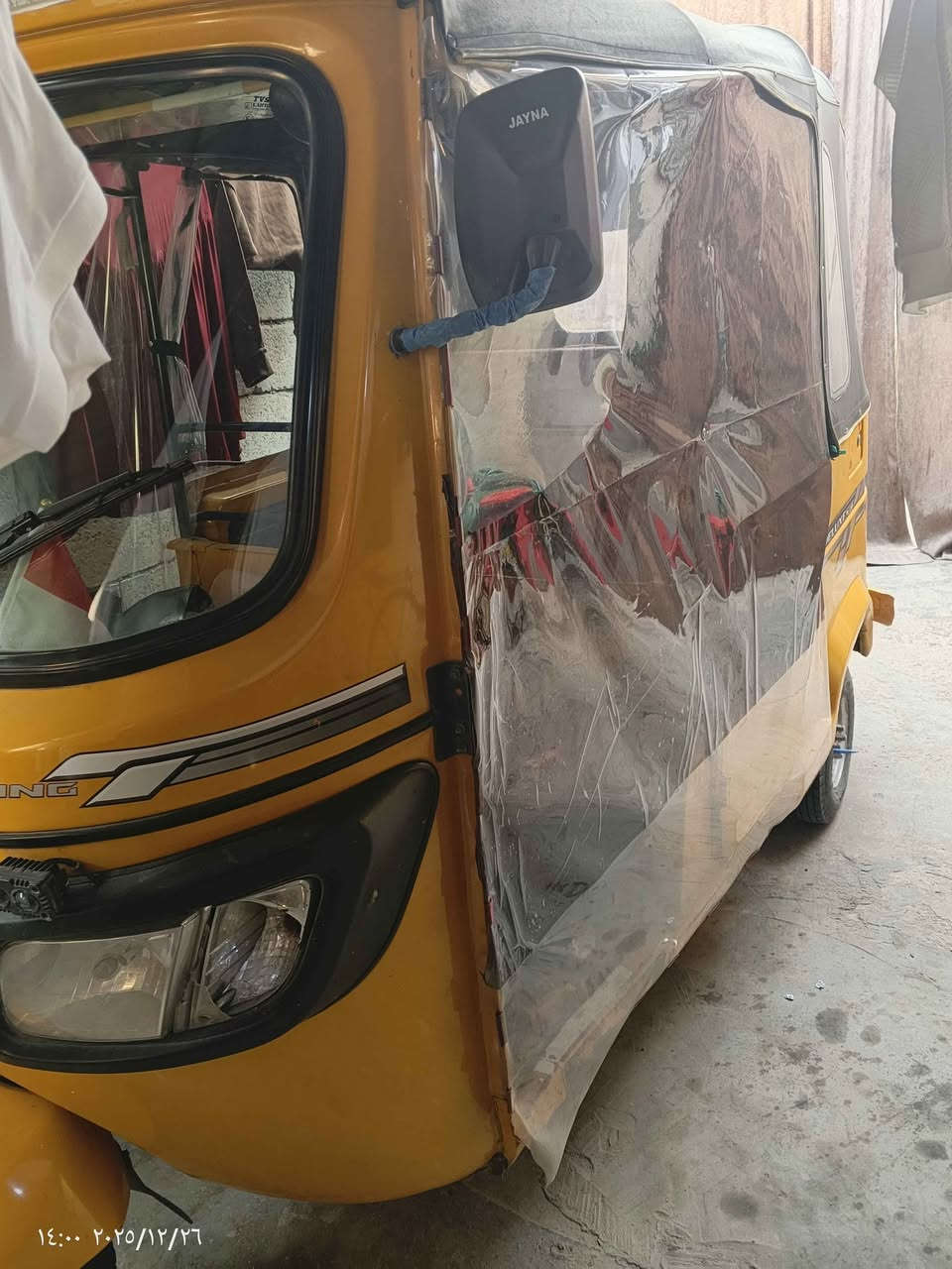 سلام عليكم 
التكتك 22 نضيفه جاهزه من كلشي اي نقص ما بيها 
كلشي شغلال بيها  وكبل للشغل 
رقم وسنويه انكليزي بأسمي تنتهي لل2028 تحويل ثاني يوم 
التكتك مالت بيت يعني ما متعبها 
اصلح بيدي كلشي جديد درام شفتات جواريب 
دبلات  تخم تاير  لايت جديد مسجل مضخم 
مكينه مامفتوحه مديل 22 بلاديه شرط الفحص 
البدي به ضربه بل لغد الامامي وما مصلحه شوف عينك 
اما الباقي البدي ما مضروب 
السعر  ب 6 مليون و 300  وبيها مجال للطيبين  عنواني البصرة القبله  قرب سوك المسطر 
للستفسار اكثر اتصل على الرقم واتساب فقط 
*********** البصرة, العراق
