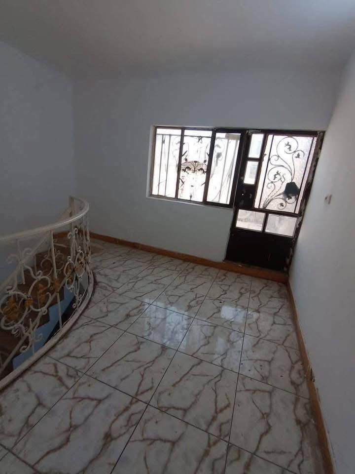 #للايجار______في_____السيديه

بيت مساحه  90 متر نظيف جدا 

يتكون من

غرفتين نوم ((غرفه ارضيه ))  مطبخ صاله خدمات صحيه عدد. 2 وكراج

#الايجار 750

للاستفسار الاتصال على الارقم التالي 
***********
