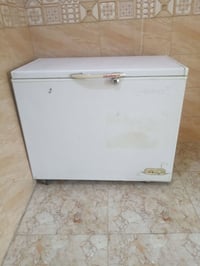ثلاجة مجمدة