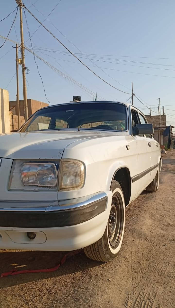 السلام عليكم سياره البيع جديده تخم تاير حداديه كامله فول ب 58 وبيه مجال قليل الاتصال عله هذا الرقم (***********)
