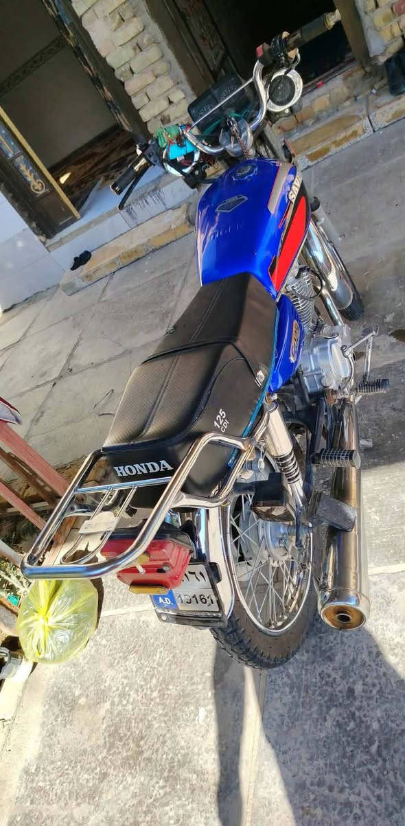 إسلام عليكم دراجه للبيع الدراجه سيفان مديل، 21الدراجه اوراق الدراجه بيه بس التيرات نامه الدراجه نضيفه كلش والله  رجان الشراي يخابرني وبيه خير ويدلل الخاص مفتوح دامن وهاذه رقمي و بيه وتساب *********** سعره 450الف
