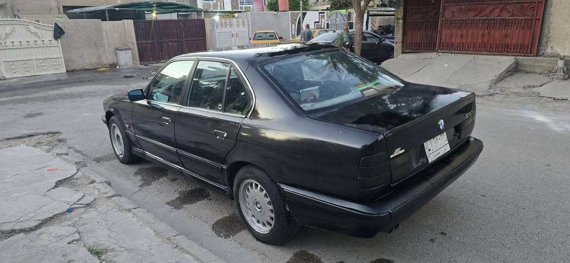 السلام عليكم 
بي ام ١٩٩٠ اسود 
رقم ديالى 
كير ومحرك VVTi 3000
السياره نقصها راديتر تبريد 
الكهربائيات شغاله 
السعر ٣٨ وبيها مجال 
مكان السياره بغداد 
السياره تحويل ثاني يوم مشروع وطني
للاستفسار مع صاحب السياره ***********
