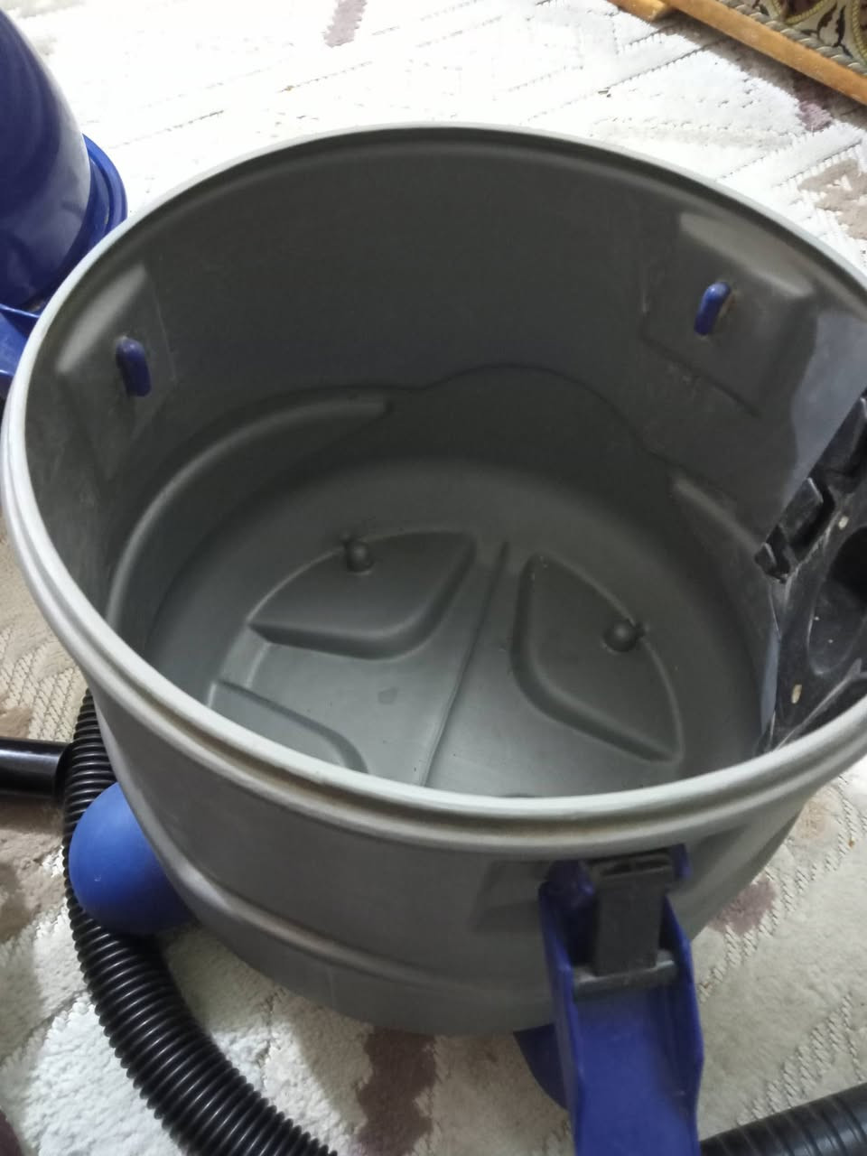 مكنسة كهربائية للبيع نظيفة استخدام جداً قليل 
مكنسة ام الفلترين والواير طوله 5 م
السعر 75 وبيها مجال بسيط


**إذا كنت صاحب هذا الإعلان وتريد حذفه لأي سبب، رجاءا أرسل رسالة إلى الدعم الفني**