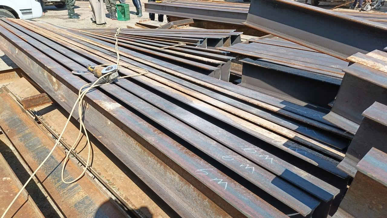 جملون جديد غير مستعمل 
الطول 30 متر 
والعرض 18 متر 
والرتفاع 6 متر 
المساحه الكليه 540 متر مربع 
السعر 13 مليون دينار عراقي 
للستفسار ***********
