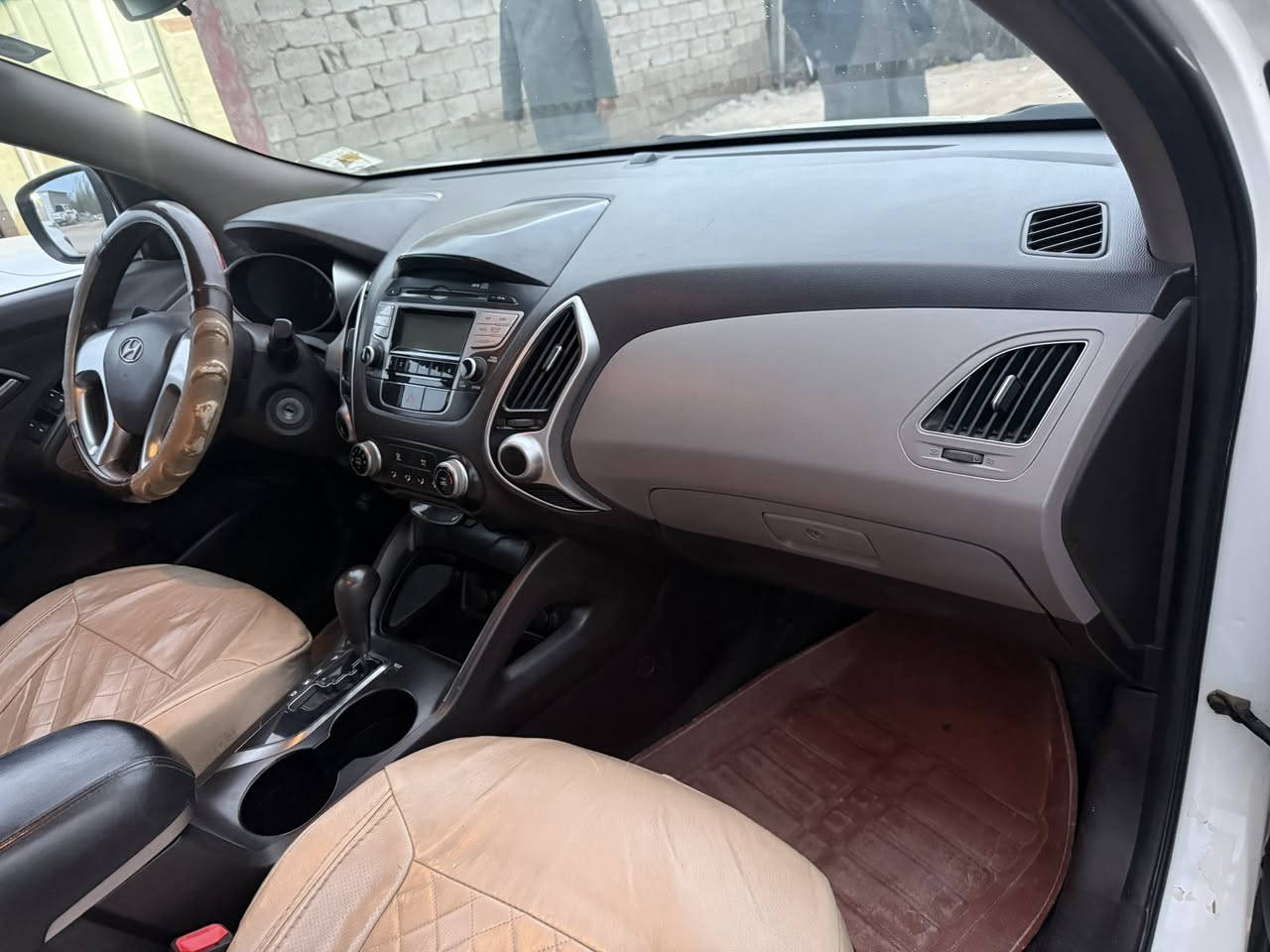 توسان ٢٠١١ رقم نجف بيها جاملغ امامي اصلي تبديل بدون اي دواخل سنويه لل٢٠٢٨ السعر ١٢٥ وبيها مجال للاستفسار *********** مكانها نجف ام عباسيات
