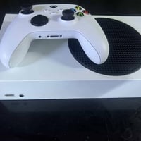 إكس بوكس سيريس اس ملحقات كامله بس الكارتونه مموجوده الألعاب FC 26 fc25...