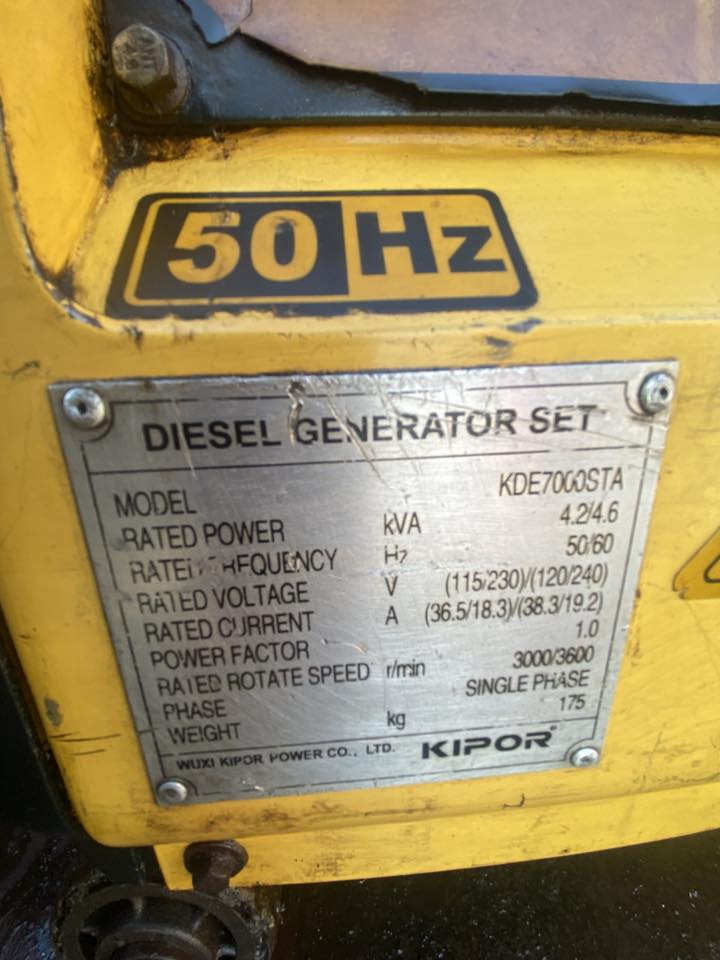 السلام عليكم (ملاحضة المود عريض ضخم مو نفس الموجودات بل سوك قياس 85x65) مولد كاتم كاتم كاز نضيف ما متعوب مال بيت كامل ما بي اي نقص نكرة سويج ما مفتوح ابد كل معلوماتة وتشغيلة بل صور معروض ب ٦٥٠ وبي مجال اريد ابيع مكاني بغداد المعامل الباوية رقم ***********
