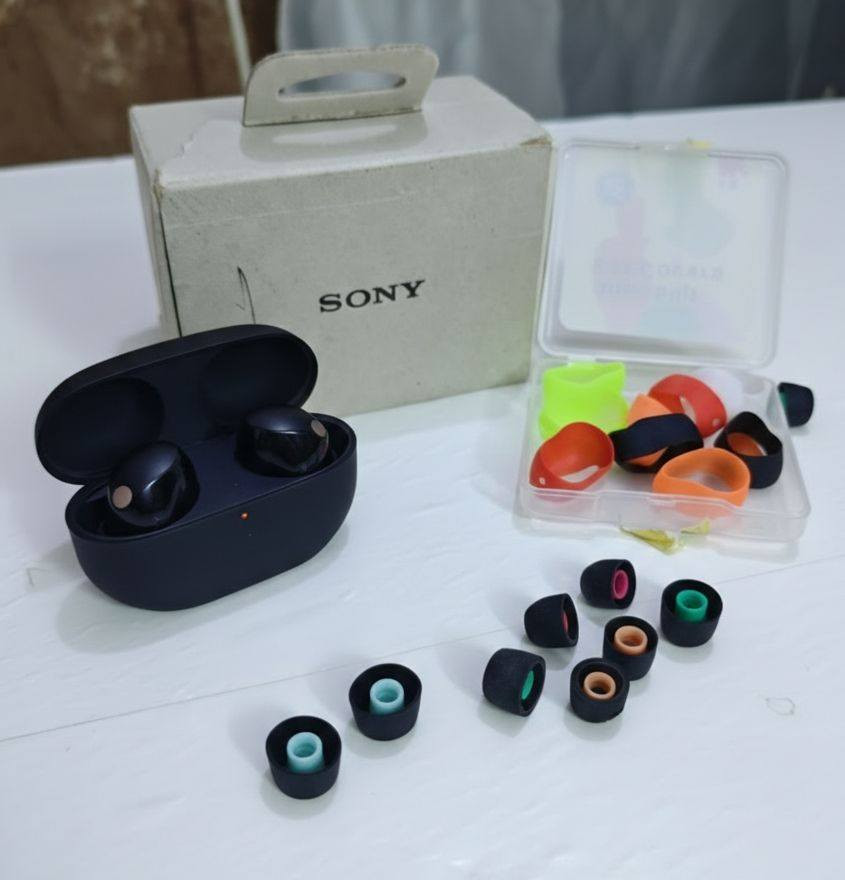 للبيع سماعة Sony WF-1000XM5 مستعملة بحالة نظيفة جدًا ومعها جميع الملحقات 
وياها مخدات أذن اصلية إضافية
وياها أغطية حماية ملونة للسماعة
مع حافظة أصلية
بيها مشكلة بسيطة في الاتصال عبر البلوتوث ما عرفت اسويها لكن السماعتين تعمل بشكل طبيعي عند الاستخدام
السعر 150
للتواصل والاستفسار الرجاء مراسلتي على الخاص


**إذا كنت صاحب هذا الإعلان وتريد حذفه لأي سبب، رجاءا أرسل رسالة إلى الدعم الفني**