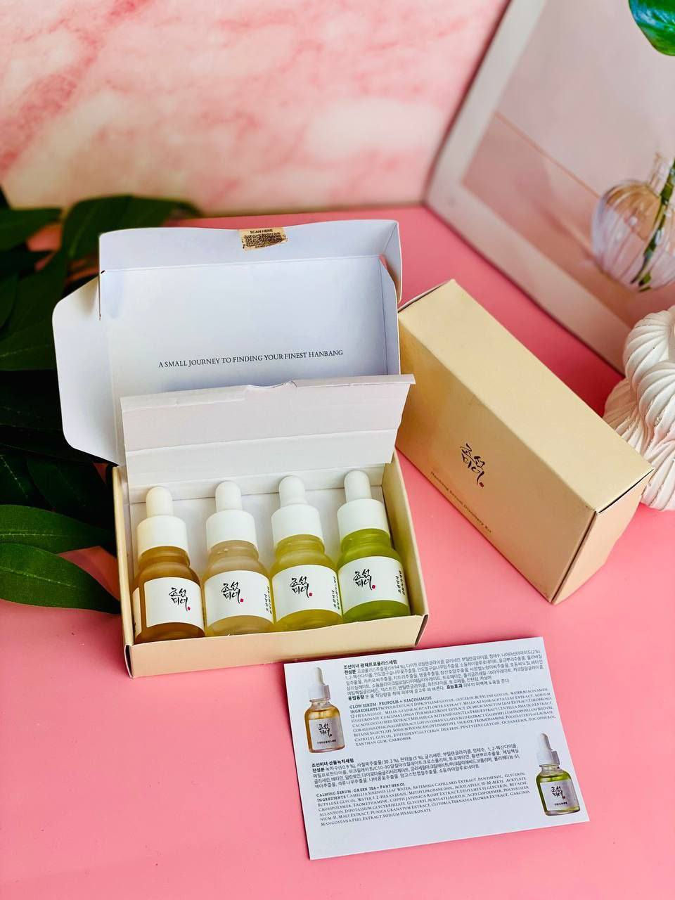 كت كامل كل سيرومات بيوتي اوف جوسون Beauty of Joseon 🇰🇷💯
مجموعة من السيرومات لمختلف مشاكل البشرة  مجموعه في علبه واحده لكل شخص عنده أكثر من مشكله بالبشره او شخص يحب يجرب اكثر من نوع الحل هو استخدام هذا ال kit 
✅يتكون من 👇✨

1-سيروم الاصلاح بلجينسينغ والحلزون
للبشرة التي فقدت حيويتها مضاد للتجاعيد والتصبغات. تم تركيبه للمساعدة في إصلاح الجلد التالف من خلال الجمع بين مكونين فعاله  الحلزون و ماء جذور الجينسنغ 
✅من فوائد السيروم✨
✔️ يرمم البشرة التالفة
✔️خفيف القوام وسهل الامتصاص
✔️يجدد خلايا البشرة ويساعد على ترطيب البشرة
✔️يقلل من ظهور التجاعيد والخطوط الدقيقة
✔️مناسب لجميع أنواع البشرة خصوصا العادية والمختلطة

2-لمشاكل البشرة المتعلقة بحب الشباب والبقع الداكنة.بالبروبوليس + النياسيناميد
✅سيروم بملمس يشبه العسل يعمل كمضاد لحب الشباب ومضاد للالتهاب مكون من مستخلص البروبوليس يساعد على تخفيف مشاكل الجلد، 2% من النياسيناميد يعمل على
موازنة الزيت والرطوبة، و0.5% من البيتين ساليسيلات يساعد على إزالة الدهون في المسام مخصص المحاربة الحبوب بالذات الحمراء يساعد الي دائماً بشرتهم تفرز دهون والي عدهم مسام واسع

3-سيروم كلو ديب يعمل على تفتيح البشرة وتغذيتها تخفيف اثار الحبوب يقوي حاجز البشرة الوقائي ومناسب لكل انواع البشرة
✅سيروم مائي وخفيف الوزن يساعد على معادلة لون البشرة عن طريق مزج 68.6% من ماء نخالة الأرز الغني بالأحماض الأمينية والمعادن ويساعد على إبقاء البشرة الجافة رطبة، و2% من الأربوتين الذي يمنع الإفراط في إنتاج الميلانين ويساعد على منع التصبغ وتفتيح البشرة

4-السيروم المهدئ بخلاصة الشاي الأخضر وبانثينول يساعد على تهدئة البشرة المتهيجة يرطب البشرة الحساسة التالفة بشكل فعال
يشكل حاجز للبشرة لحمايتها من فقدان الرطوبة
✅سيروم قوامه مائي لتحسين البشرة الحساسة والمتهيجة اغلب مكوناته مهدئة مثل الشاي الأخضر, السنتيللا والبانثينول الذي يشكل طبقة رطوبة على سطح الجلد لحمايته من الأشعة فوق البنفسجية والمحفزات الخارجية
#الاصلي المنشأ كوريا 🇰🇷💯
🚘يوجد خدمة توصيل لجميع محافظات العراق  🚘


**إذا كنت صاحب هذا الإعلان وتريد حذفه لأي سبب، رجاءا أرسل رسالة إلى الدعم الفني**