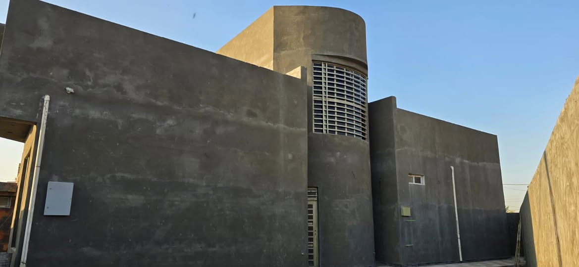 دار للبيع طابو زراعي سند 25 المساحه 360 متر البيت جاهز متكون من غرف عدد 2 وصاله واستقبال ومطبخ وصحيات داخلية وخارجية 
السقف صب كونكريت بناء درجة اولى بآشراف هندسي 
#العنوان : المدحتية المعاره قرب سيد جواد طريق الزوار 
للاستفسار الاتصال على رقم صاحب الدار بشكل مباشر
***********
